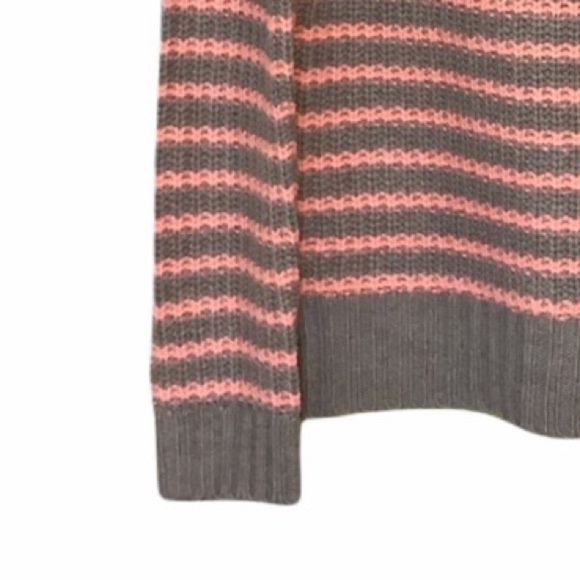 Mark B Sweater Striped Cozy Gray and Pink Sz Small - Picture 4 of 6